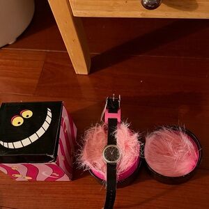 Fossil Kids Watch with Pink and Black Band As is)
Watch do not work